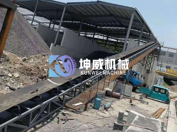  皮帶輸送機驅動裝置類型應用及優缺點分析